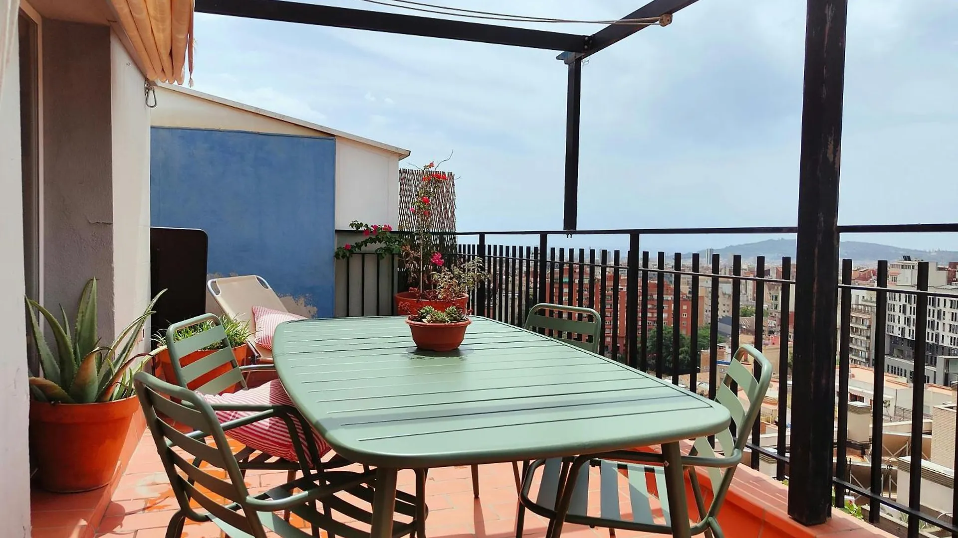 Apartamento Amazing City Views & Terrace! Gracia - Parc Gueell Barcelona España